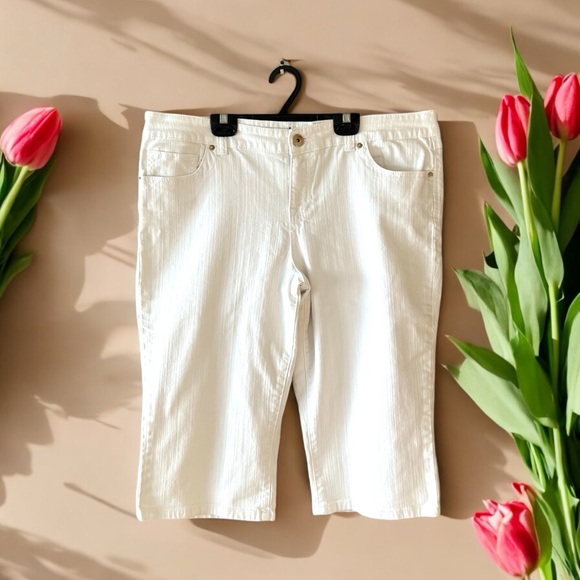 Inc. International Concepts Curvy Fit White Denim Capris - Picture 4 of 13